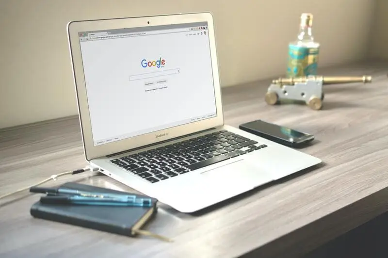 étoiles avis Google sur écran ordinateur
